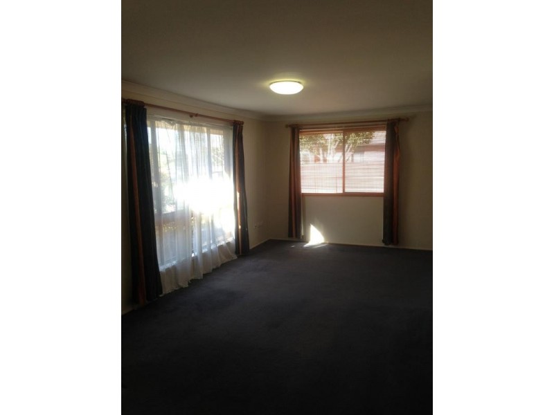 8 Champagne Crescent, Wilsonton Heights QLD 4350