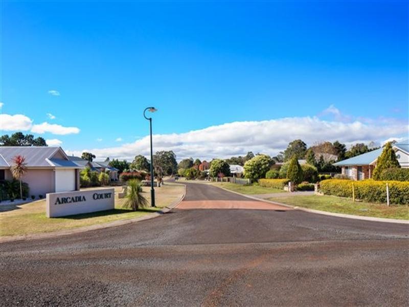 11 Arcadia Court, Highfields QLD 4352