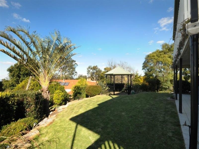 4, 46a Mackenzie Street, Mount Lofty QLD 4350