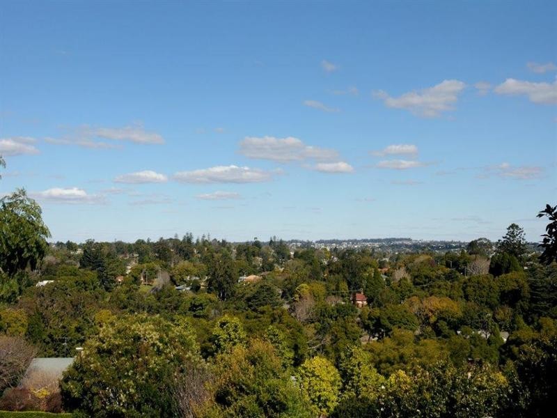 4, 46a Mackenzie Street, Mount Lofty QLD 4350