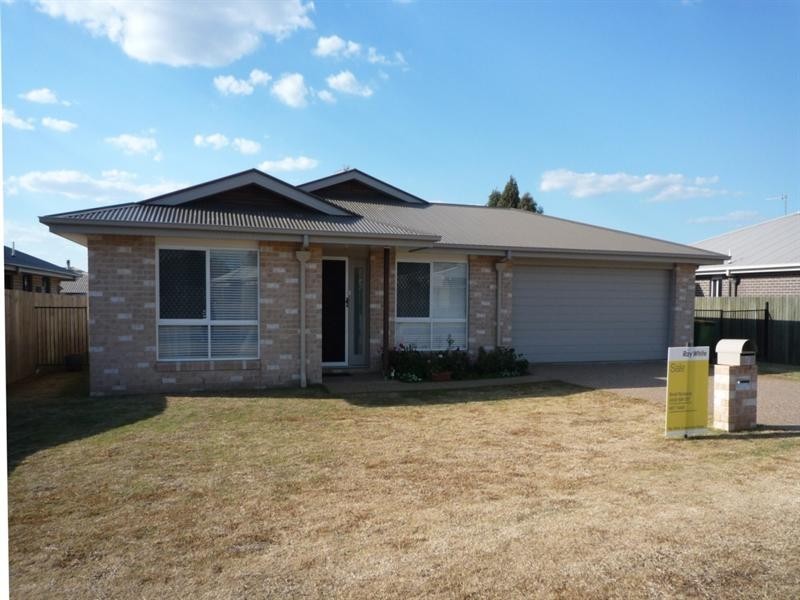 5 Clive Street, Oakey QLD 4401