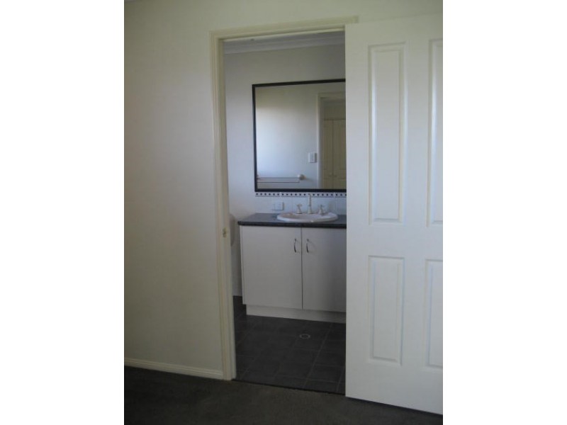 4 Chifley Court, Middle Ridge QLD 4350