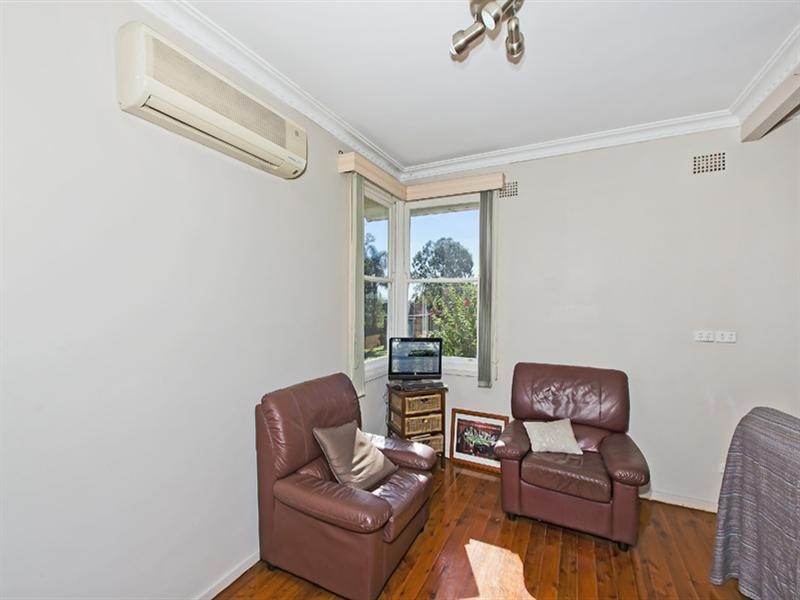 15 Laycock Street, Carey Bay NSW 2283