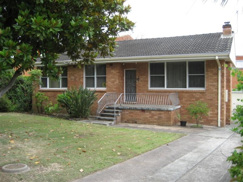 15 Laycock Street, Carey Bay NSW 2283