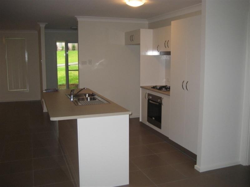 12 Graysynd Cir, Cameron Park NSW 2285