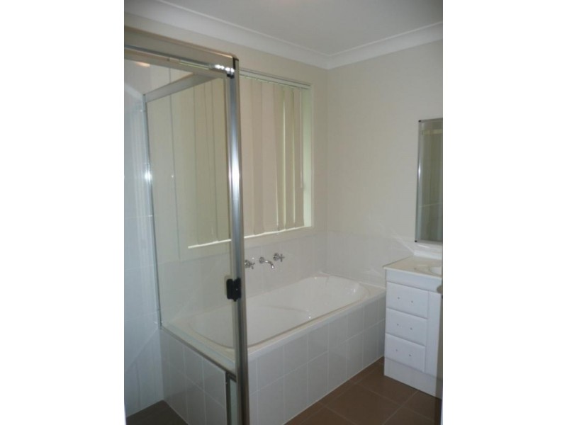 12 Graysynd Cir, Cameron Park NSW 2285