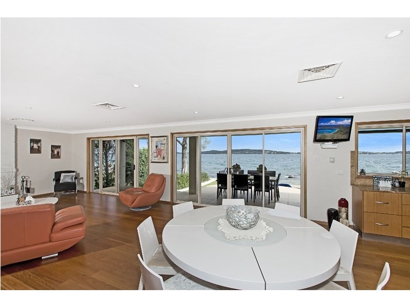43 Grant Road, Coal Point NSW 2283