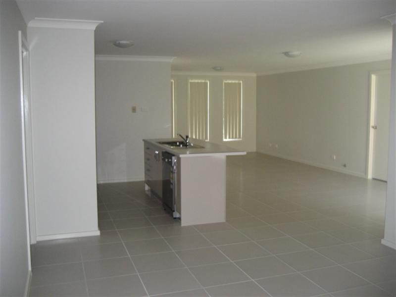 10 Talia Avenue, Cameron Park NSW 2285