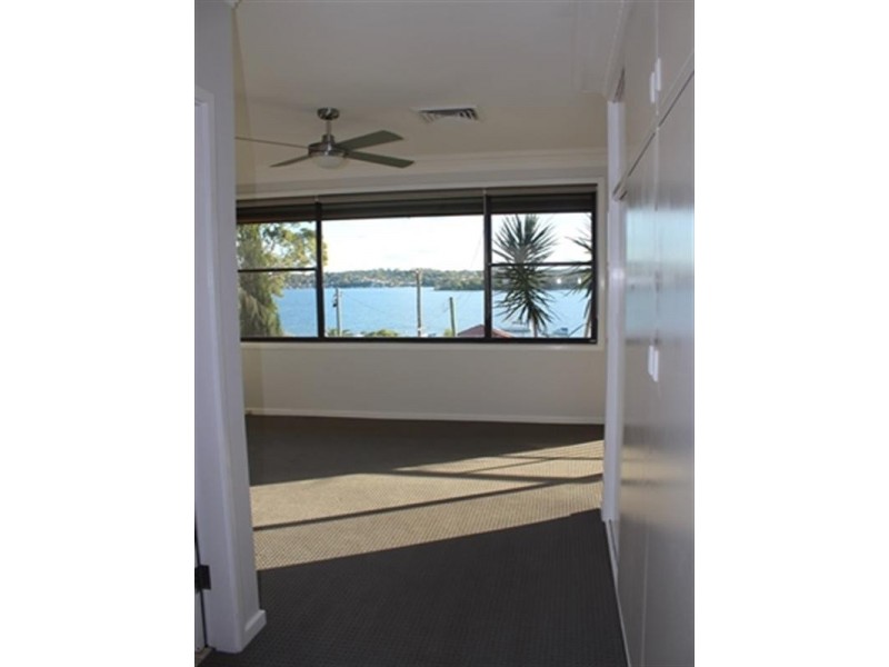 118 Coal Point Road, Coal Point NSW 2283