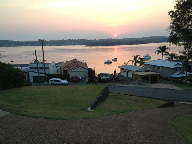 118 Coal Point Road, Coal Point NSW 2283