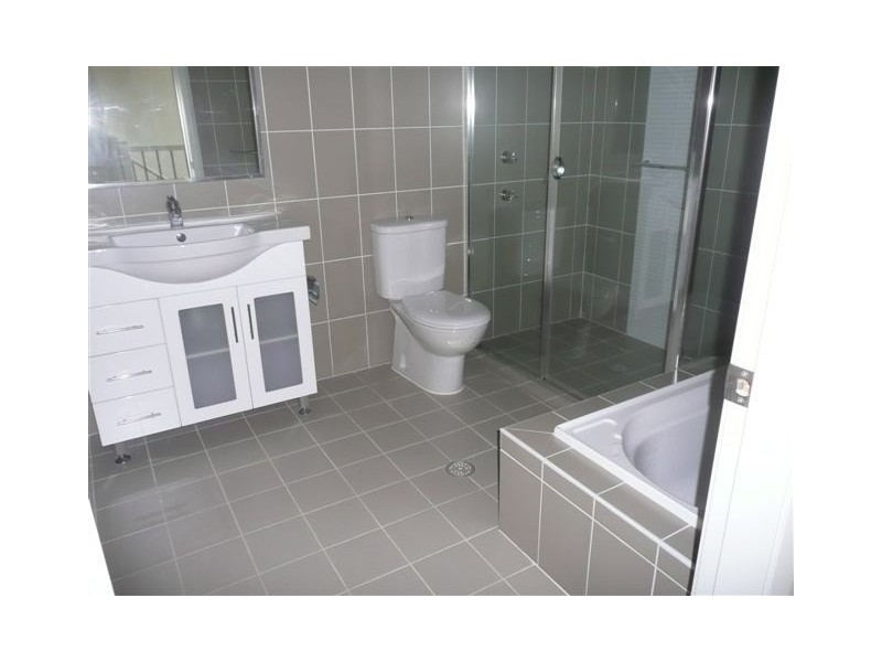 33 Kestrel Circuit, Shortland NSW 2307