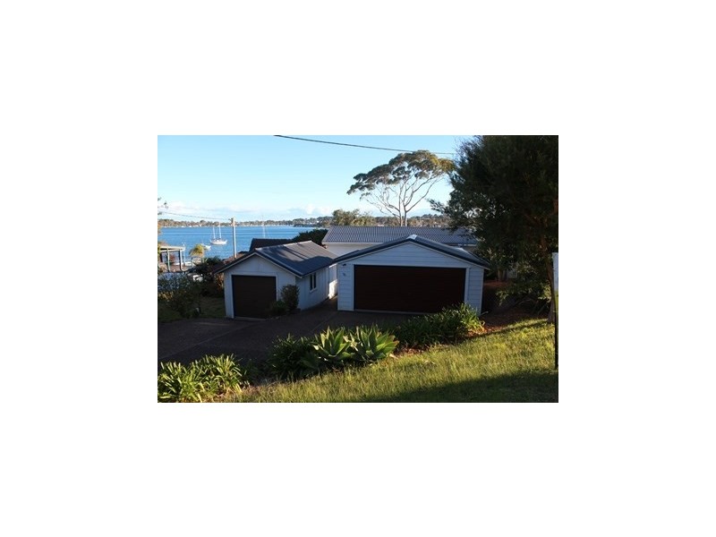 90 Sealand Road, Fishing Point NSW 2283