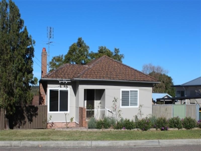 14 Edward Street, Fennell Bay NSW 2283