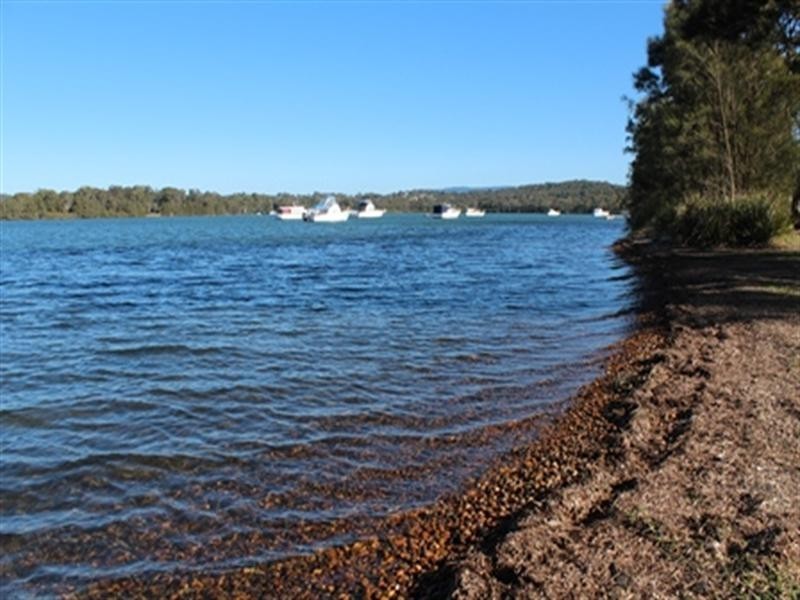 14 Edward Street, Fennell Bay NSW 2283