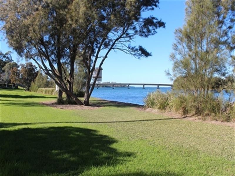 14 Edward Street, Fennell Bay NSW 2283