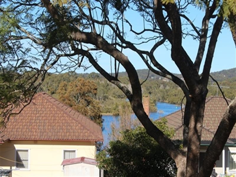 14 Edward Street, Fennell Bay NSW 2283