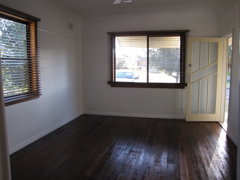 6 Fourth Street, Booragul NSW 2284