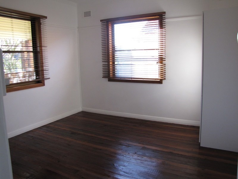 6 Fourth Street, Booragul NSW 2284