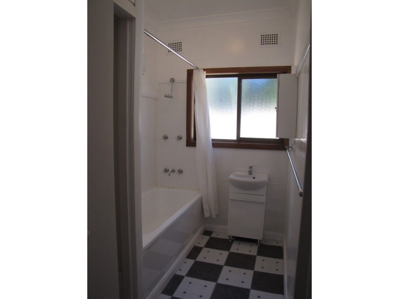 6 Fourth Street, Booragul NSW 2284