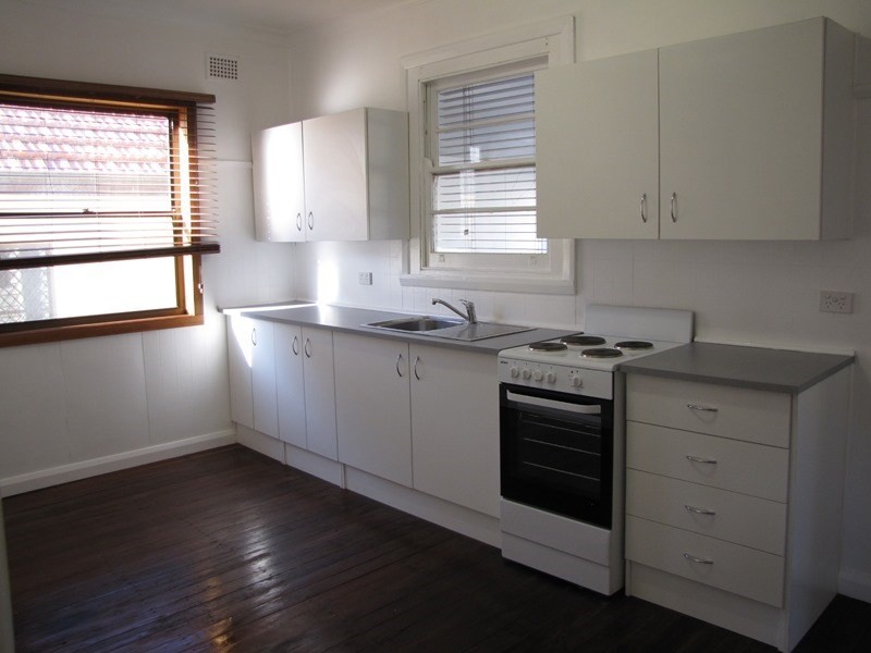 6 Fourth Street, Booragul NSW 2284