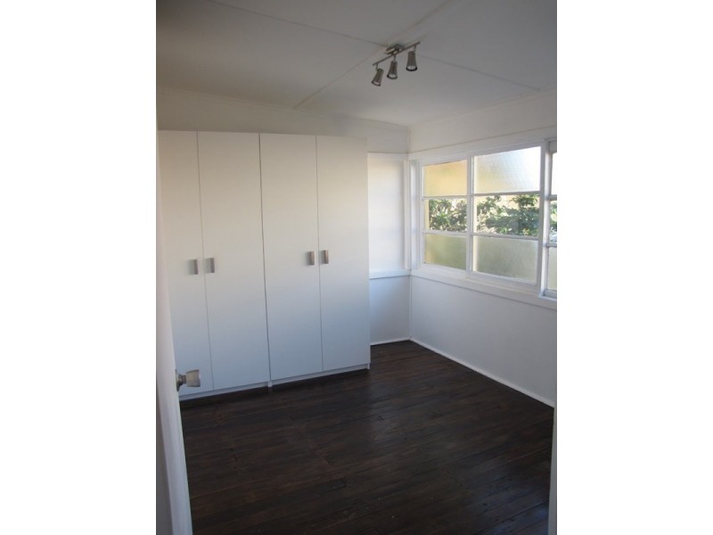 6 Fourth Street, Booragul NSW 2284