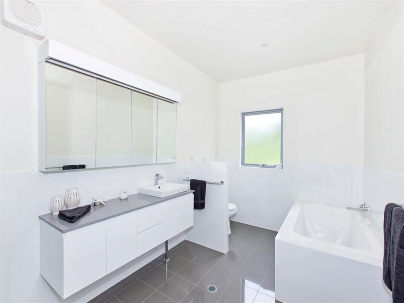 1 Beale Street, Coal Point NSW 2283