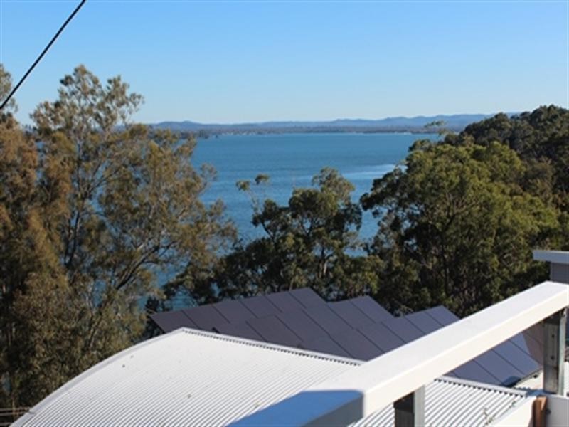 17 Beach Road, Wangi Wangi NSW 2267