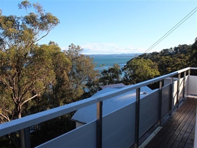 17 Beach Road, Wangi Wangi NSW 2267