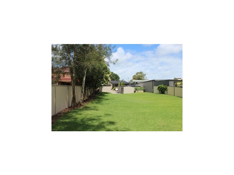 35 Brougham Avenue, Fennell Bay NSW 2283