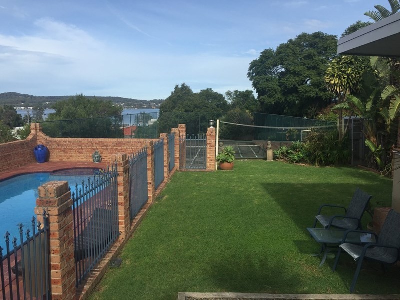 2 Thompson Road, Speers Point NSW 2284