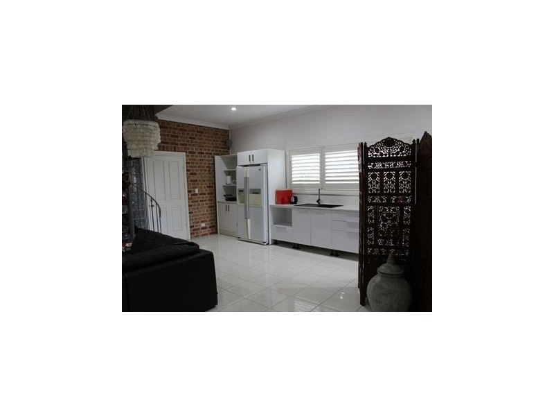 2 Thompson Road, Speers Point NSW 2284