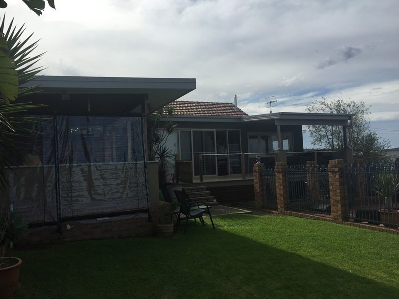 2 Thompson Road, Speers Point NSW 2284