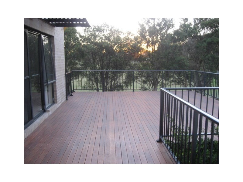 27 Kestrel Circuit, Shortland NSW 2307