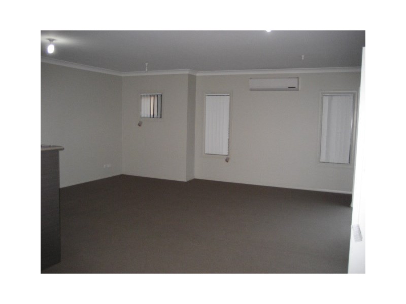 27 Kestrel Circuit, Shortland NSW 2307