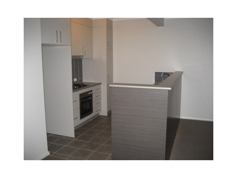 27 Kestrel Circuit, Shortland NSW 2307