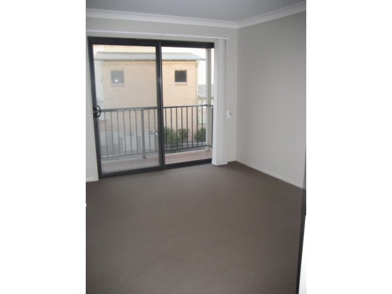 27 Kestrel Circuit, Shortland NSW 2307