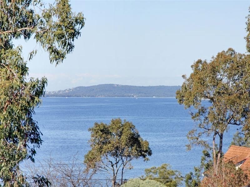 13 Wattle Street, Bolton Point NSW 2283