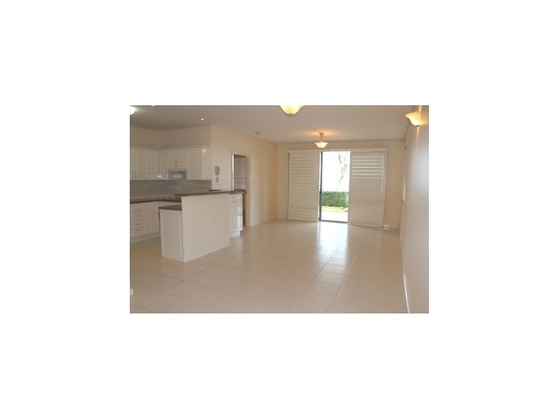 2/8 Ambrose Street, Carey Bay NSW 2283