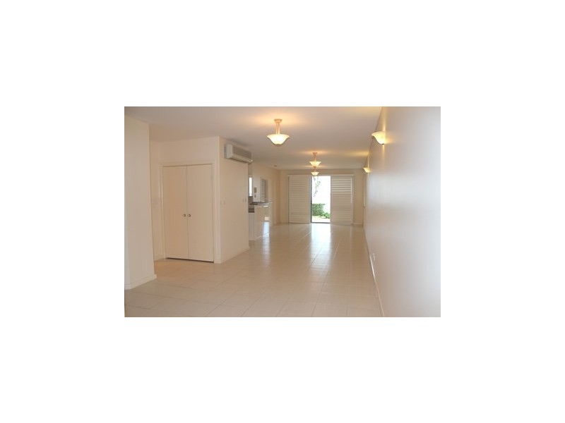 2/8 Ambrose Street, Carey Bay NSW 2283