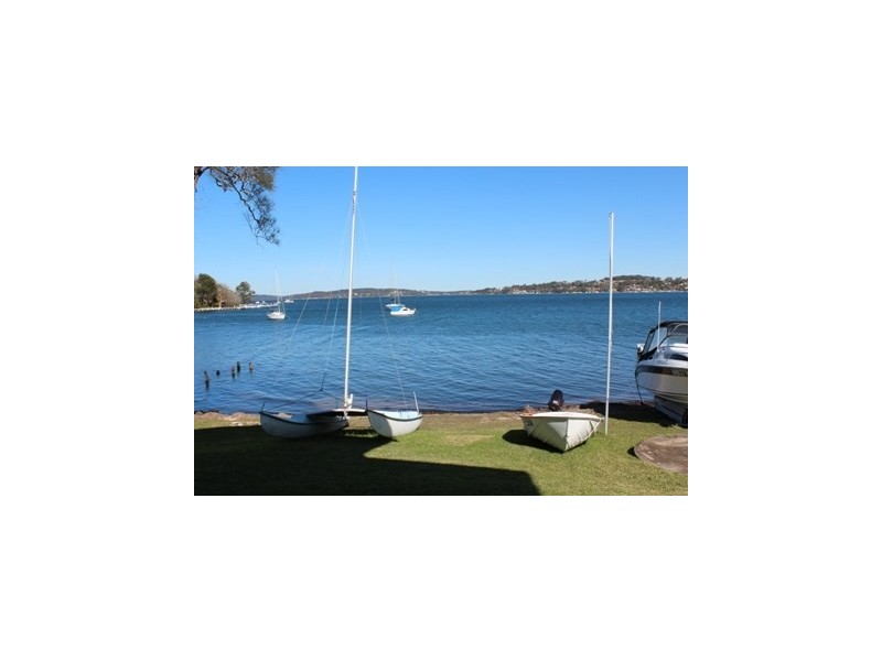 147 Coal Point Road, Coal Point NSW 2283