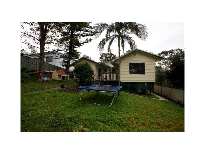 23 Bay Road, Fennell Bay NSW 2283