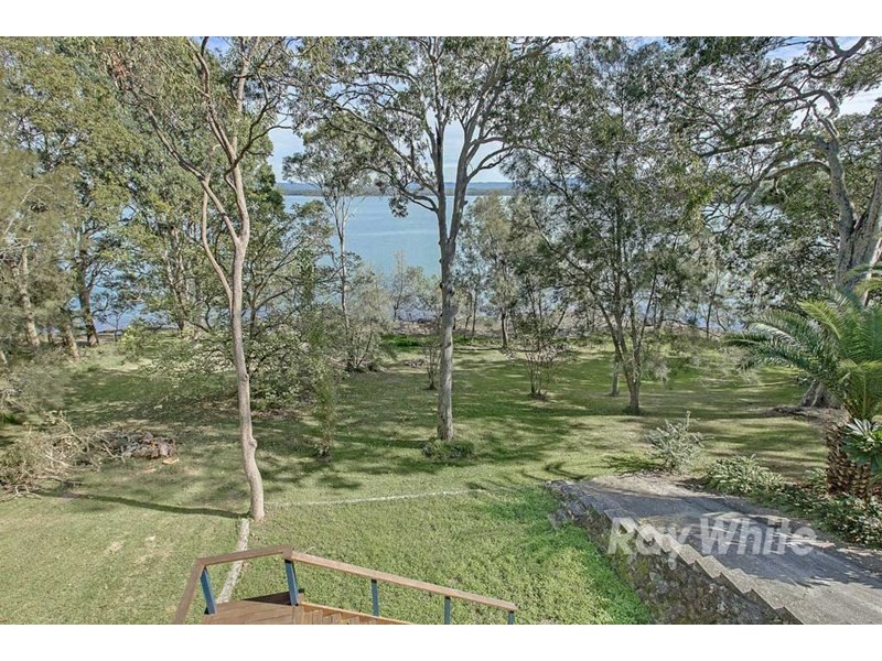 108 Beach Road, Wangi Wangi NSW 2267