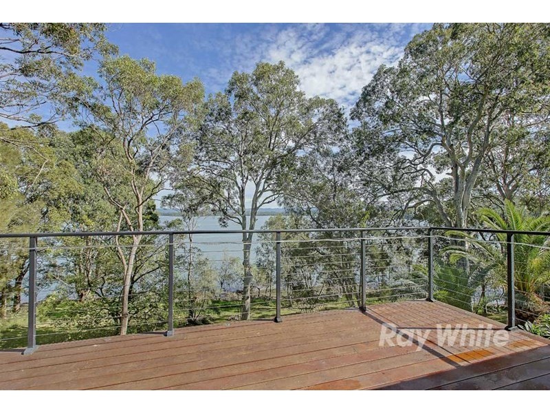 108 Beach Road, Wangi Wangi NSW 2267