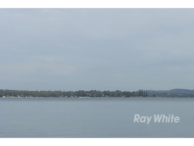 108 Beach Road, Wangi Wangi NSW 2267