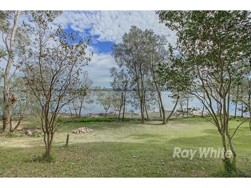 108 Beach Road, Wangi Wangi NSW 2267