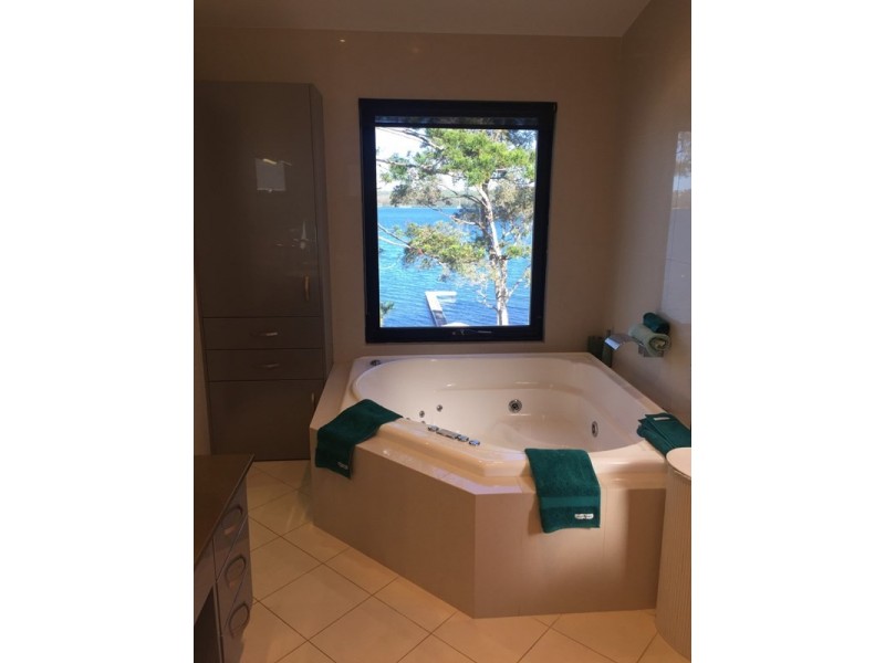 55 Coal Point Road, Coal Point NSW 2283