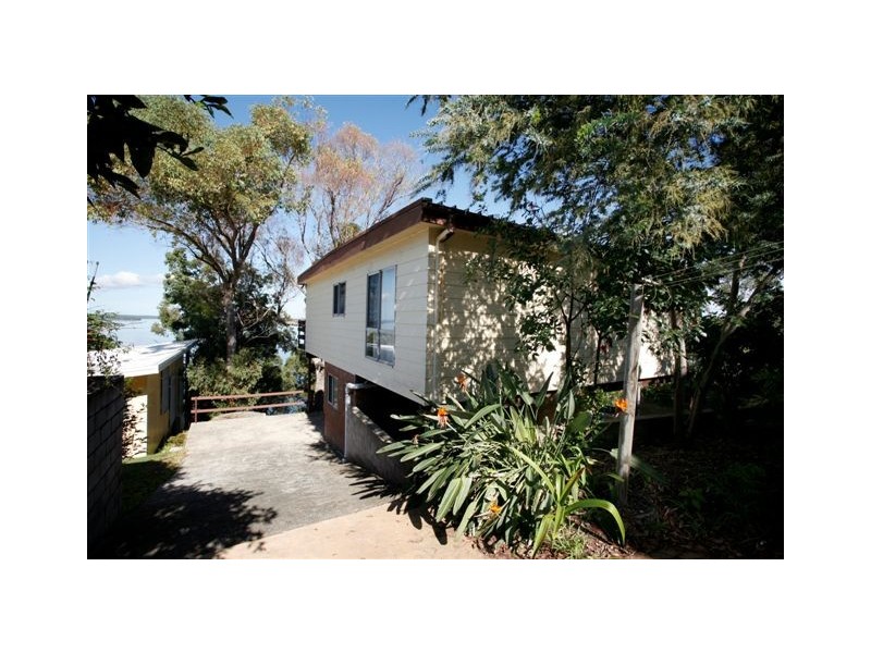 17 Beach Road, Wangi Wangi NSW 2267