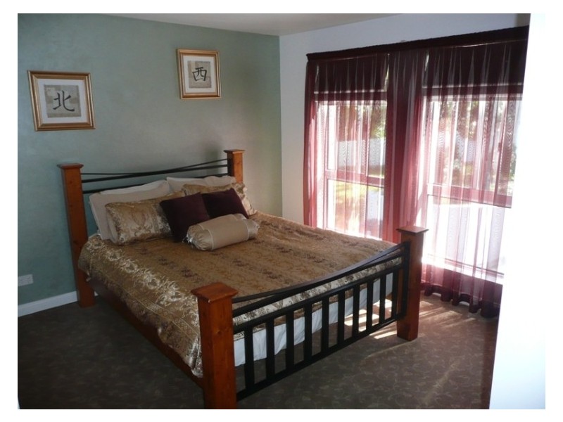 4 Wattle Street, Bolton Point NSW 2283