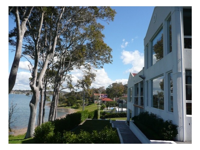 4 Wattle Street, Bolton Point NSW 2283