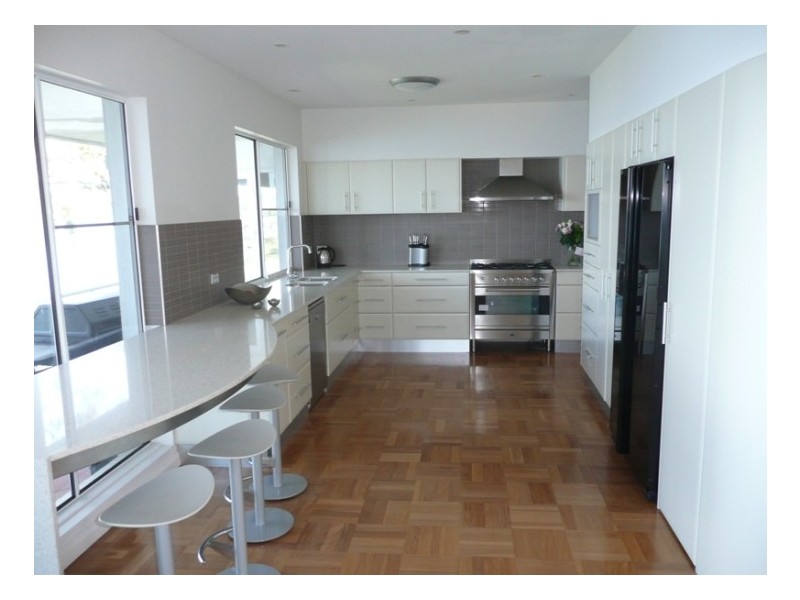 4 Wattle Street, Bolton Point NSW 2283